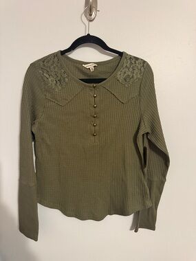 NWT FRYE & CO Olive Green Eyelet Lace Trim Top - Medium - Boho Cotton Blend
